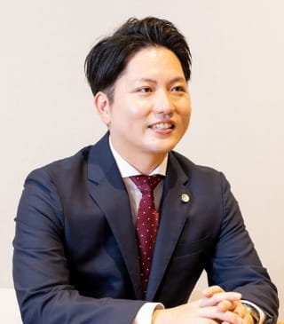 代表弁護士 米盛太紀 写真